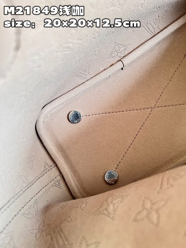 Louis Vuitton Blossom PM