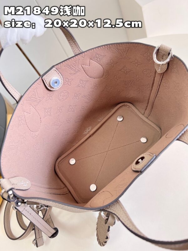 Louis Vuitton Blossom PM
