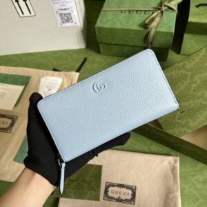 GUCCI Leather zip around wallet