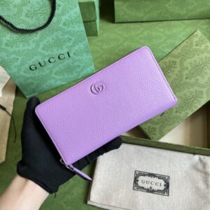 GUCCI Leather zip around wallet