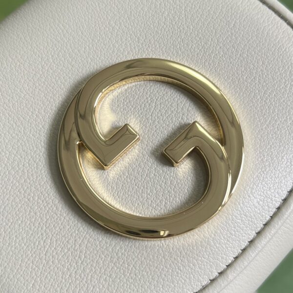GUCCI Blondie medium chain wallet