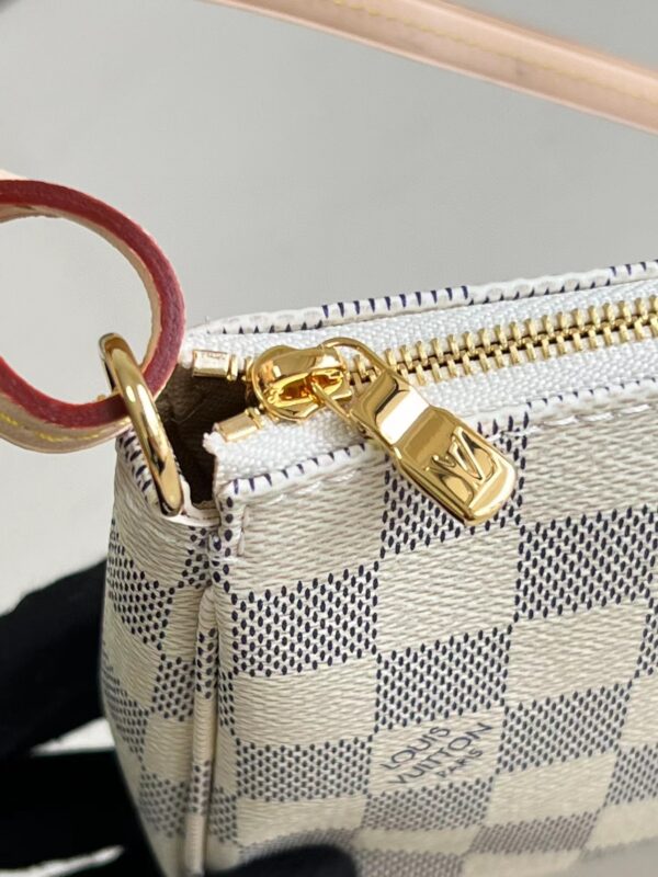 Louis Vuitton Pochette Accessoires