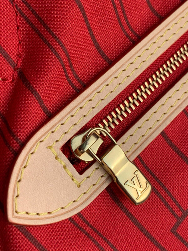Louis Vuitton Neverfull PM