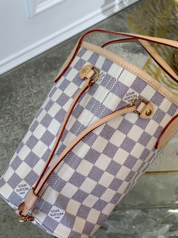 Louis Vuitton Neverfull PM