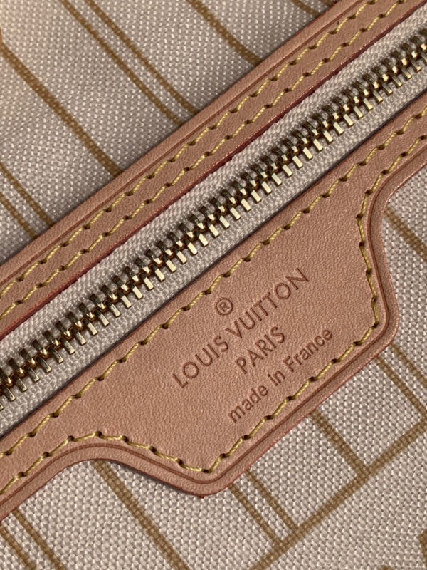 Louis Vuitton Neverfull PM