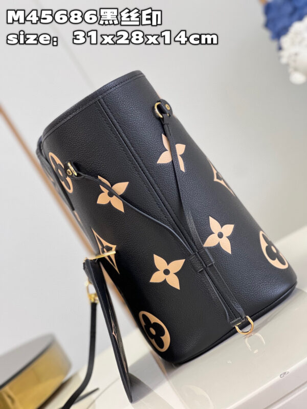 Louis Vuitton Neverfull MM Tote Bag