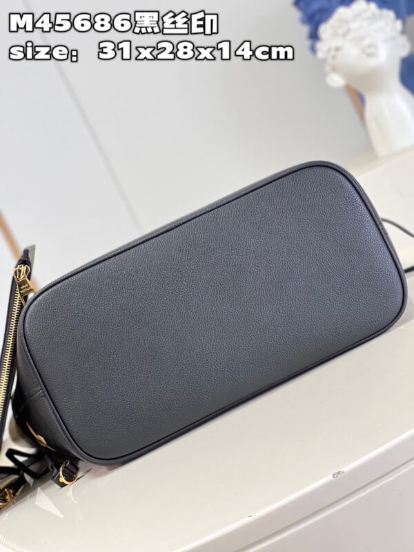Louis Vuitton Neverfull MM Tote Bag