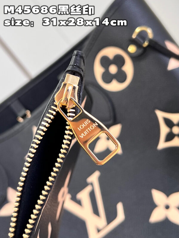 Louis Vuitton Neverfull MM Tote Bag