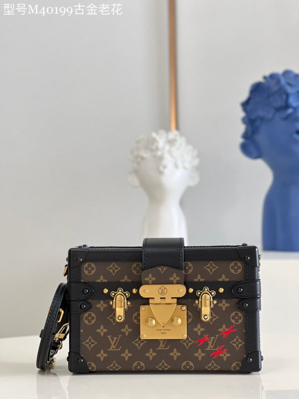 Louis Vuitton Petite Male