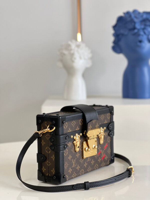 Louis Vuitton Petite Male