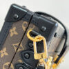 Louis Vuitton Petite Male