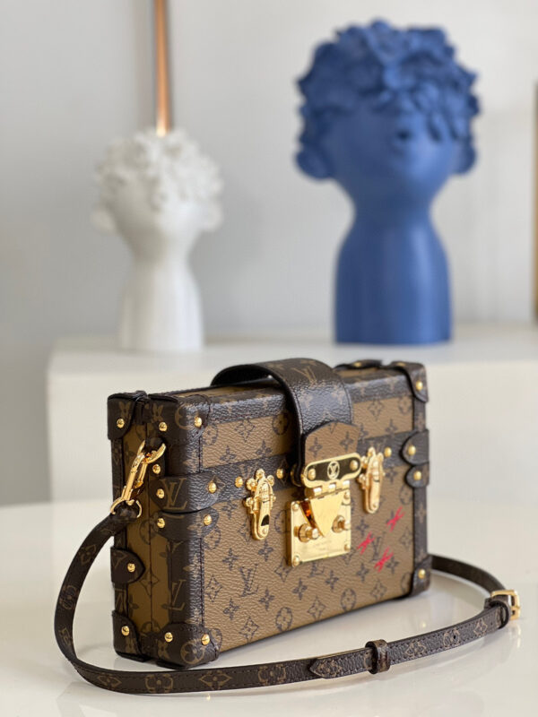 Louis Vuitton Petite Male