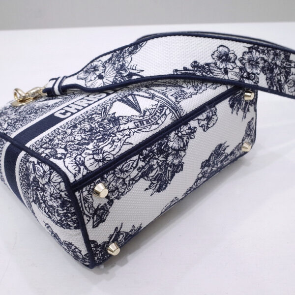 Dior Medium Lady D-Lite bag