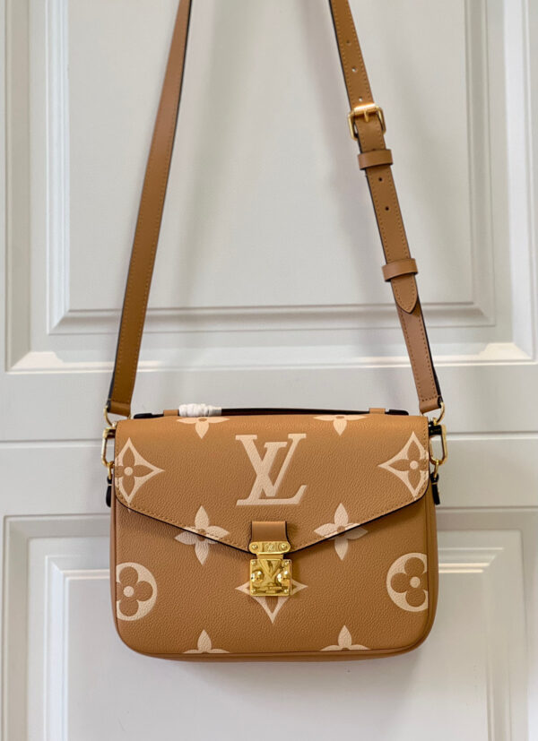 Louis Vuitton Pochette Metis