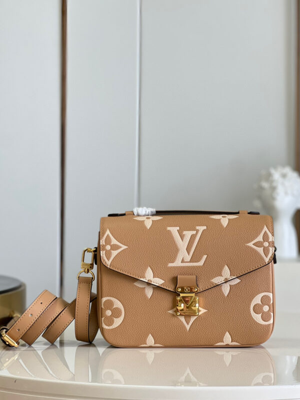 Louis Vuitton Pochette Metis