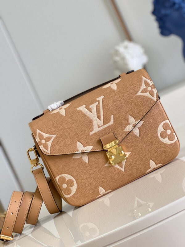 Louis Vuitton Pochette Metis