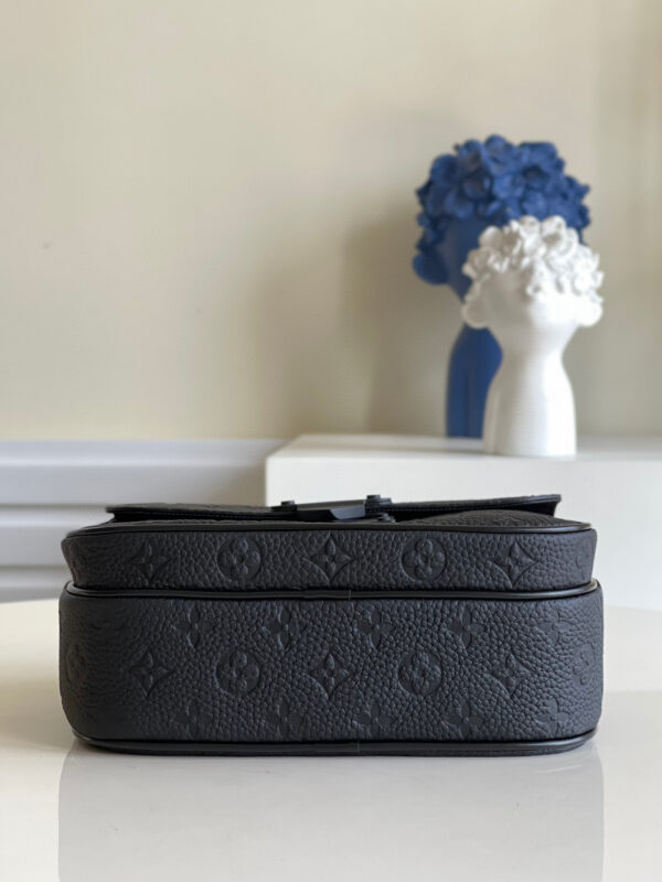 Louis Vuitton S Lock Messenger