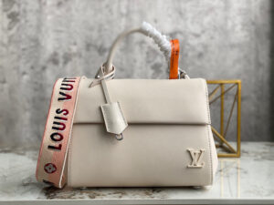 Louis Vuitton Cluny BB