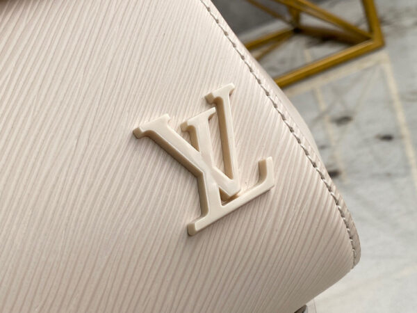 Louis Vuitton Cluny BB