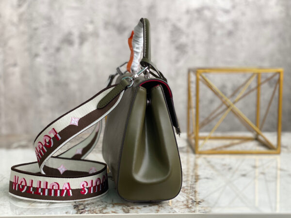 Louis Vuitton Cluny BB