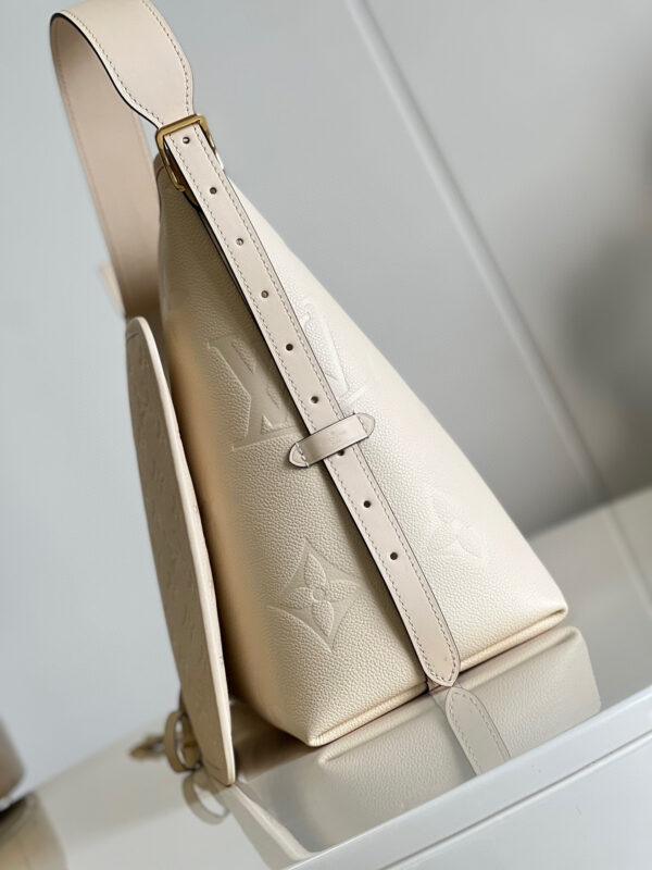 Louis Vuitton Carryall MM