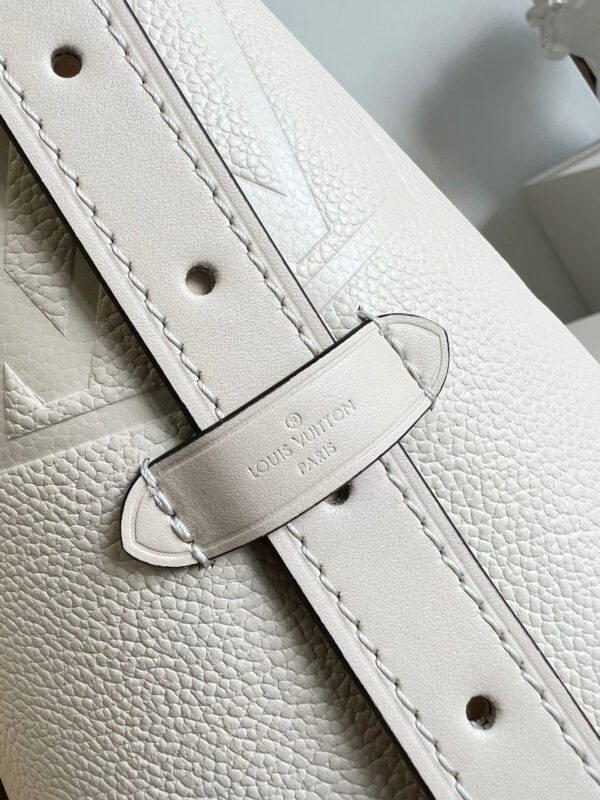 Louis Vuitton Carryall MM