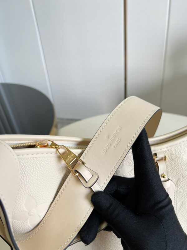 Louis Vuitton Carryall MM