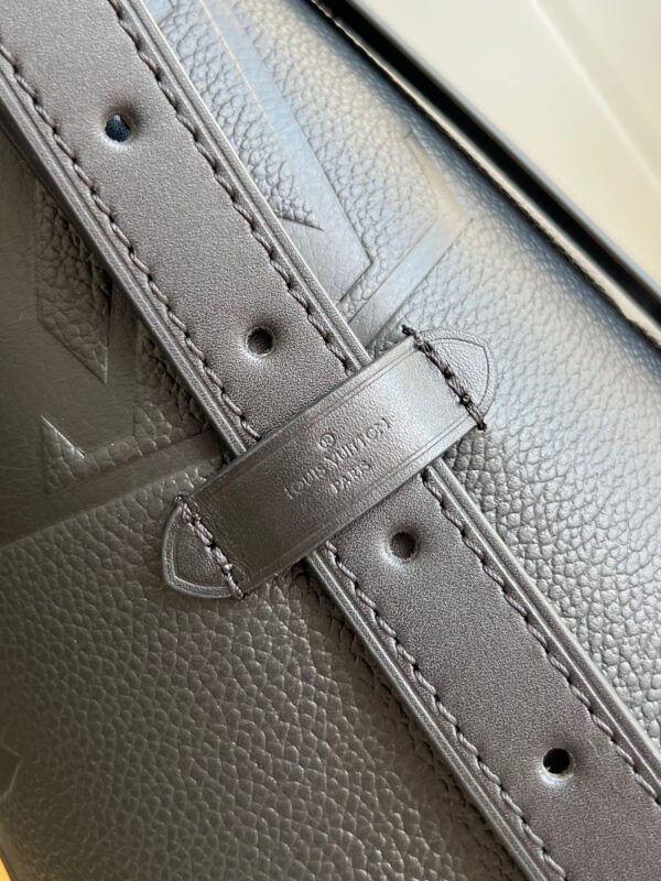 Louis Vuitton Carryall MM