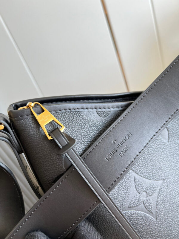 Louis Vuitton Carryall MM