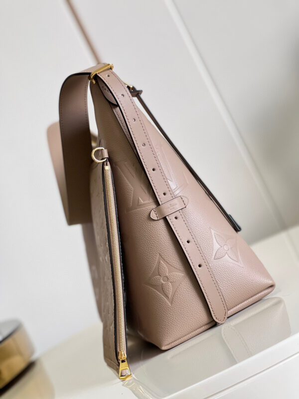 Louis Vuitton Carryall MM