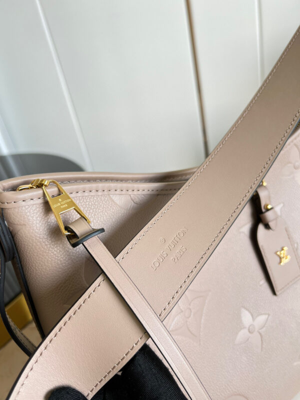 Louis Vuitton Carryall MM