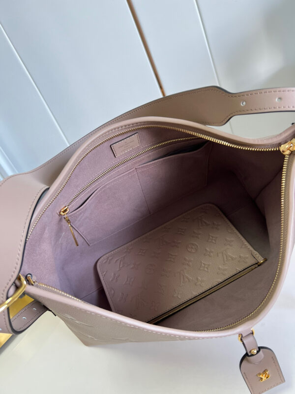 Louis Vuitton Carryall MM