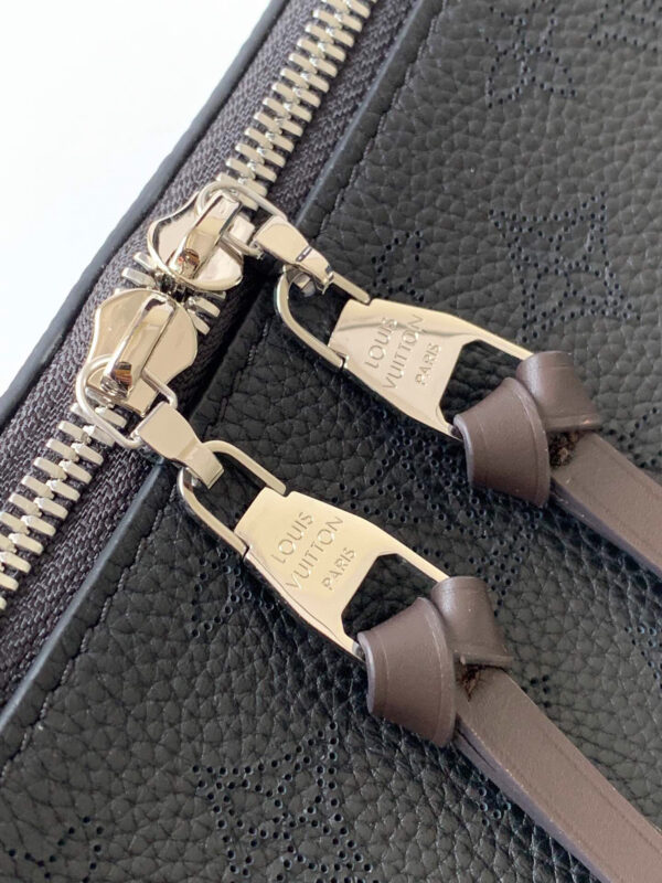 Louis Vuitton Beaubourg Hobo MM