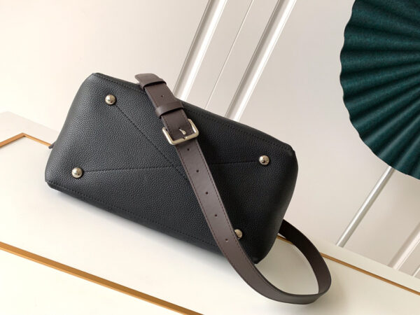 Louis Vuitton Beaubourg Hobo MM