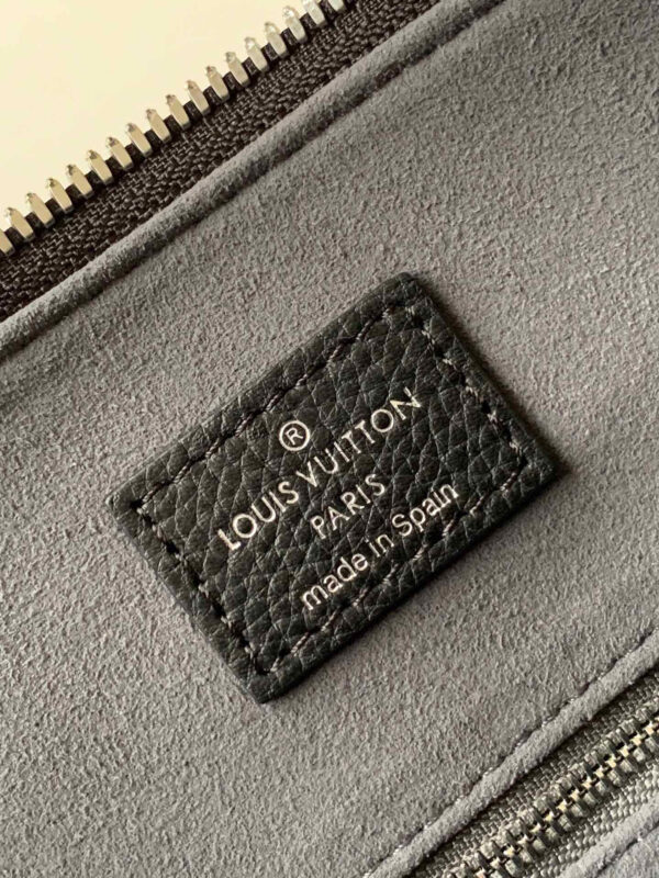 Louis Vuitton Beaubourg Hobo MM