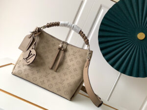 Louis Vuitton Beaubourg Hobo MM