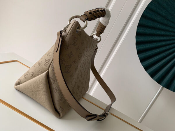 Louis Vuitton Beaubourg Hobo MM