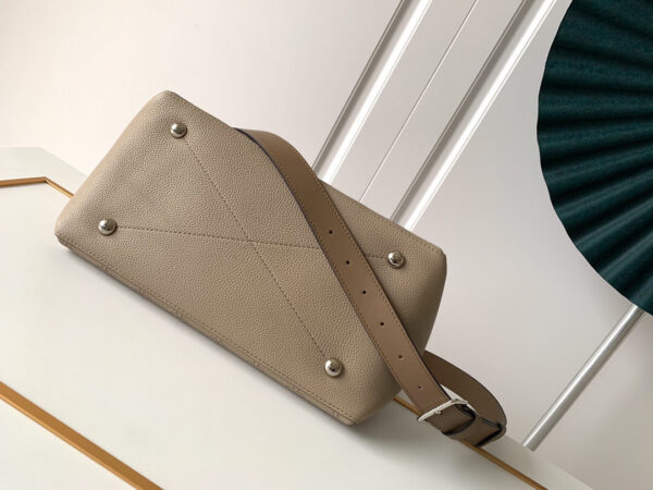 Louis Vuitton Beaubourg Hobo MM