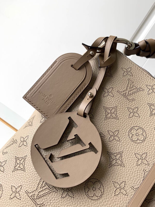 Louis Vuitton Beaubourg Hobo MM