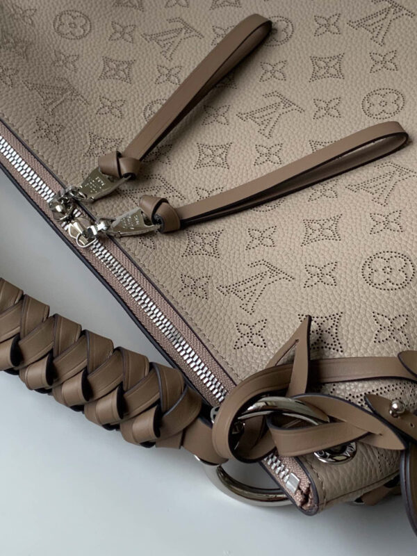 Louis Vuitton Beaubourg Hobo MM