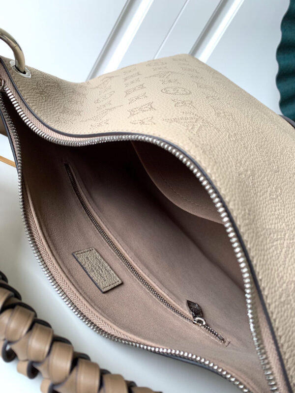 Louis Vuitton Beaubourg Hobo MM