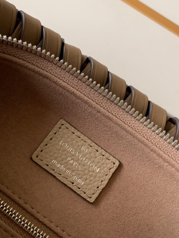 Louis Vuitton Beaubourg Hobo MM