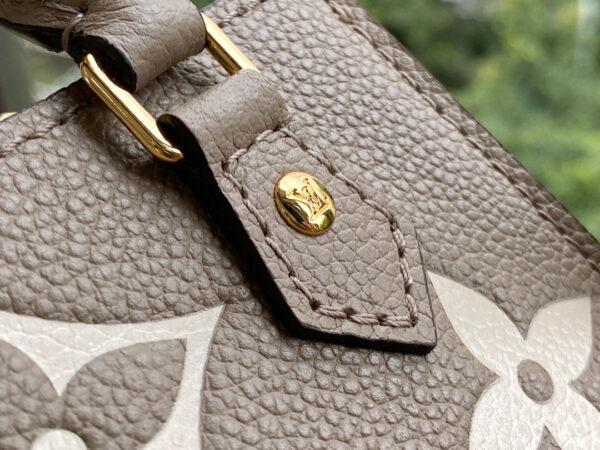 Louis Vuitton Petie Sac Plat