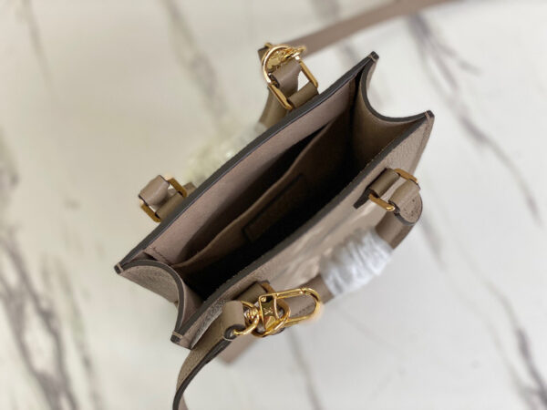 Louis Vuitton Petie Sac Plat