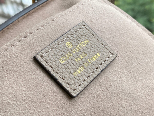 Louis Vuitton Petie Sac Plat
