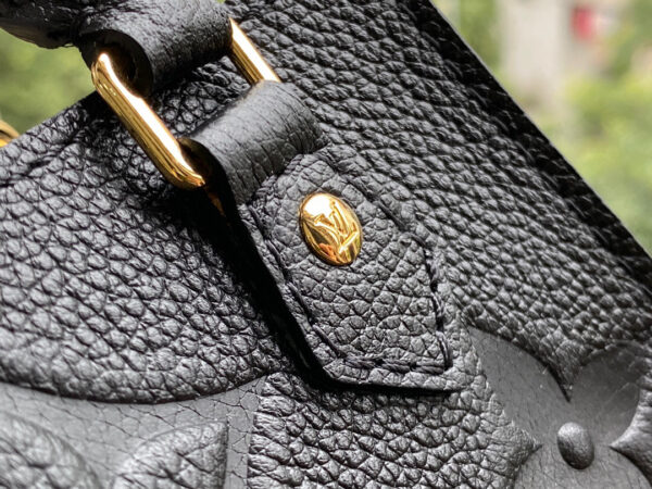 Louis Vuitton Petie Sac Plat