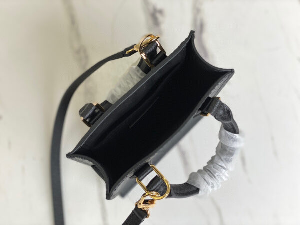 Louis Vuitton Petie Sac Plat