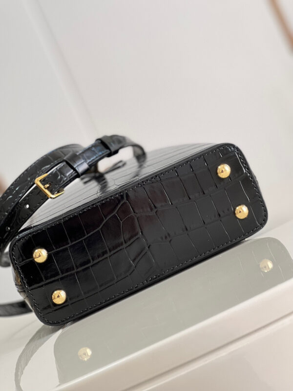 Louis Vuitton Capucines Mini