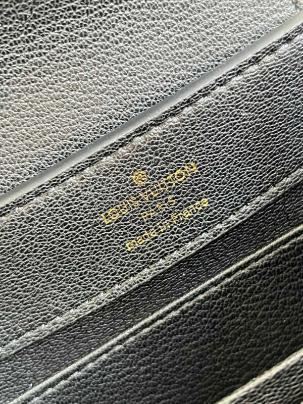 Louis Vuitton Capucines Mini