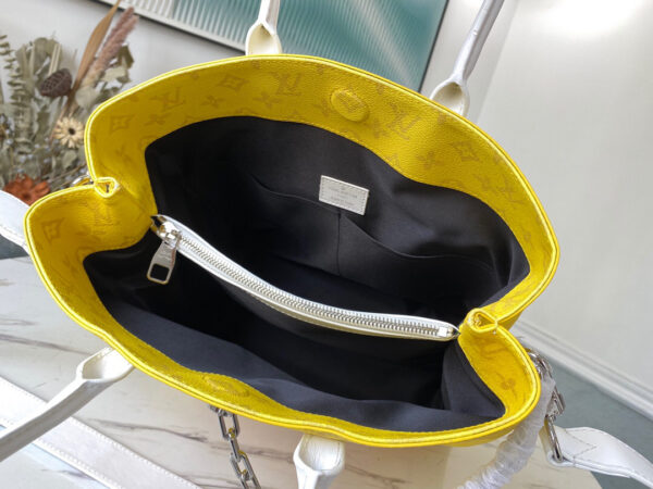 Louis Vuitton Carry It Tote